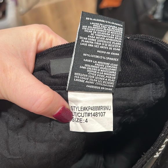 Kut from the Kloth Diana Corduroy Relaxed Fit Skinny - Black - Size 4 - Picture 13 of 13